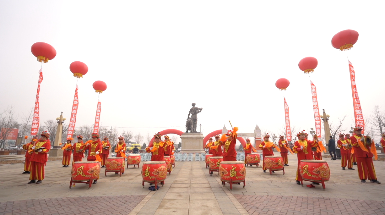 龍?zhí)ь^賞舞獅，二月二齊聚歐洲城·幸福小鎮(zhèn)(圖1)