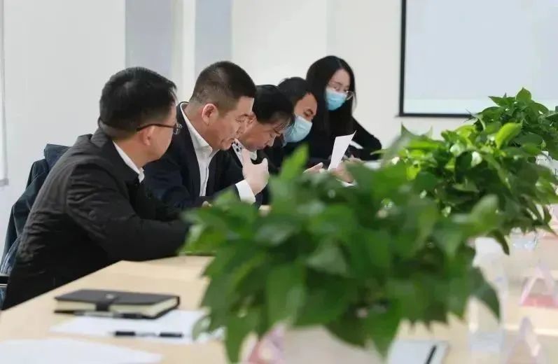 龍港區(qū)人大、區(qū)政府領(lǐng)導(dǎo)一行視察調(diào)研龍港國(guó)際醫(yī)療健康產(chǎn)業(yè)園(圖13)