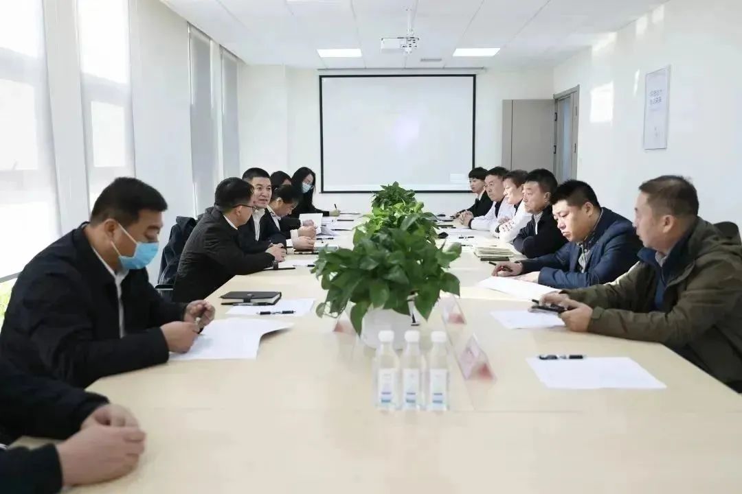 龍港區(qū)人大、區(qū)政府領(lǐng)導(dǎo)一行視察調(diào)研龍港國(guó)際醫(yī)療健康產(chǎn)業(yè)園(圖10)