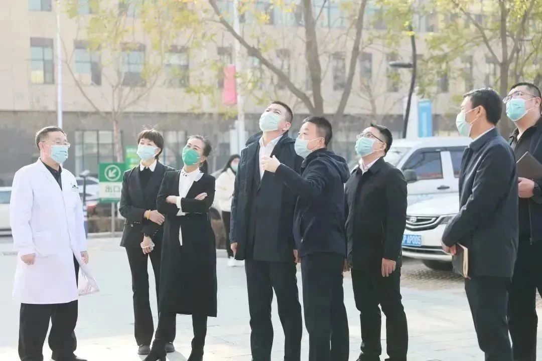 龍港區(qū)人大、區(qū)政府領(lǐng)導(dǎo)一行視察調(diào)研龍港國(guó)際醫(yī)療健康產(chǎn)業(yè)園(圖16)